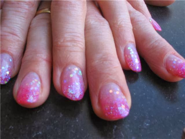 Roze glitter ombré met steentjes